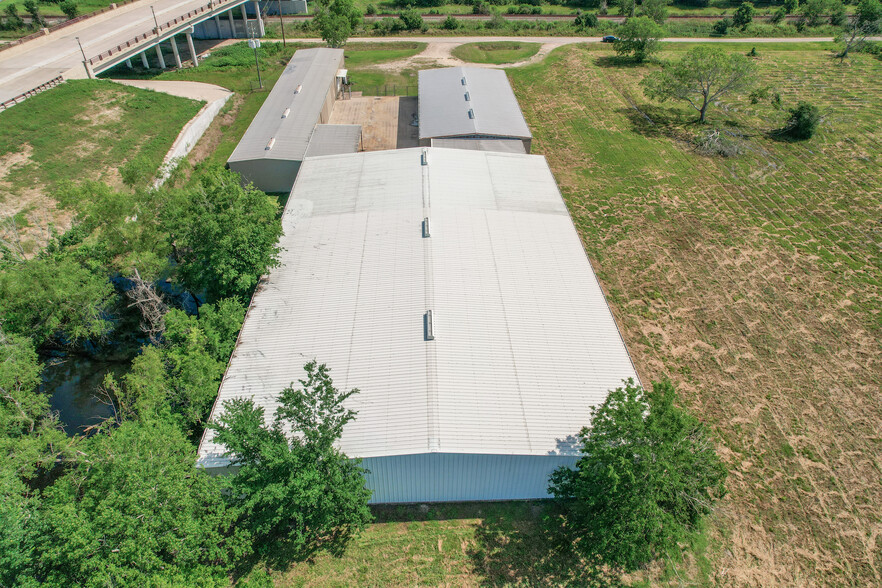 7002 Bissell Rd, Manvel, TX à louer - Photo de l’immeuble – Image 3 sur 44
