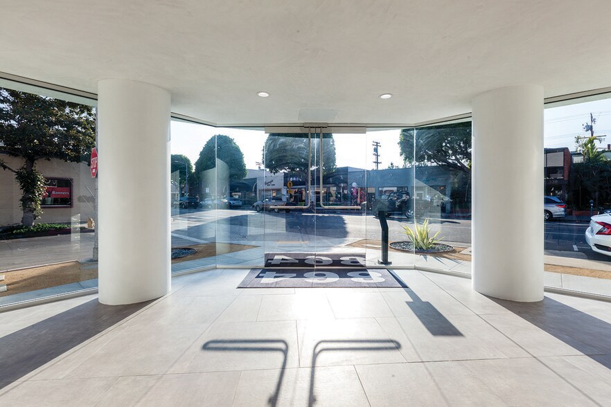 864 S Robertson Blvd, Los Angeles, CA à louer - Hall d’entrée – Image 2 sur 19