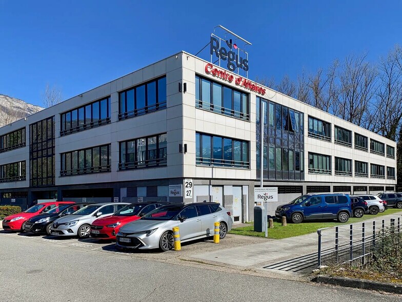 29 Boulevard Des Alpes, Meylan à louer - Photo de l’immeuble – Image 3 sur 15