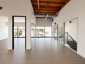 2036-2048 Armacost Ave, Los Angeles, CA à louer Photo intérieure– Image 2 sur 8