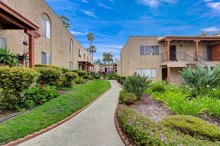 8694 Lemon Ave, La Mesa, CA à vendre - Photo de l’immeuble – Image 1 sur 8