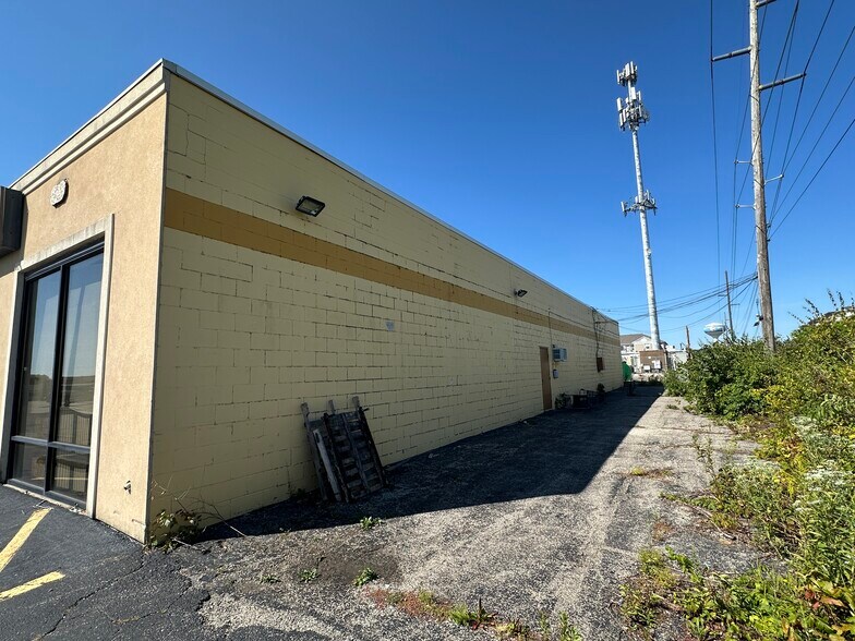 8935-8947 Kingsridge Rd, Dayton, OH à louer - Photo de l’immeuble – Image 2 sur 9