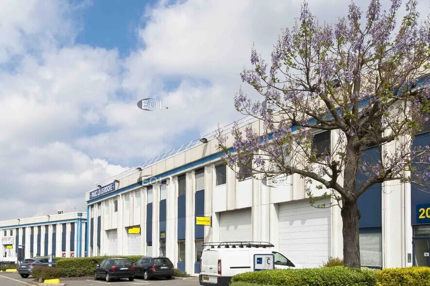 Local d’activités dans Gennevilliers à louer - Photo de l’immeuble – Image 1 sur 21