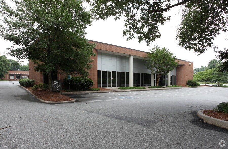 1895 Beaver Ridge Cir, Norcross, GA à louer - Photo de l’immeuble – Image 2 sur 3
