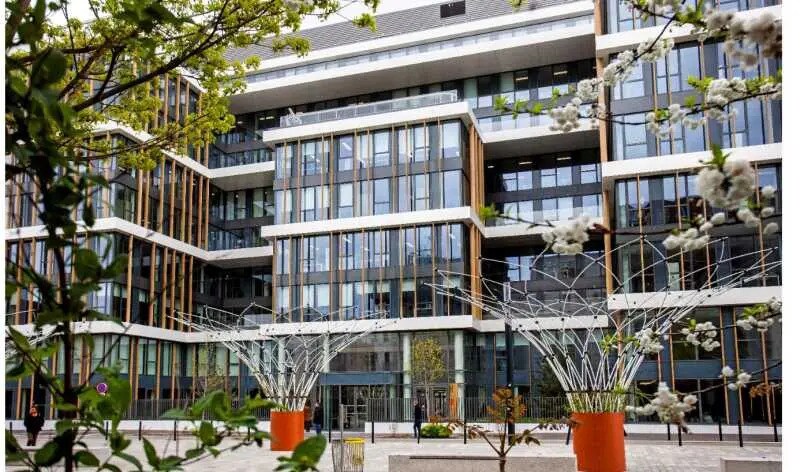 2 Avenue De La Gare, Montigny-le-Bretonneux à louer - Photo de l’immeuble – Image 1 sur 13