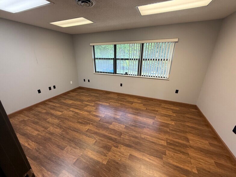 7594 Slate Ridge Blvd, Reynoldsburg, OH à louer - Photo de l’immeuble – Image 2 sur 8