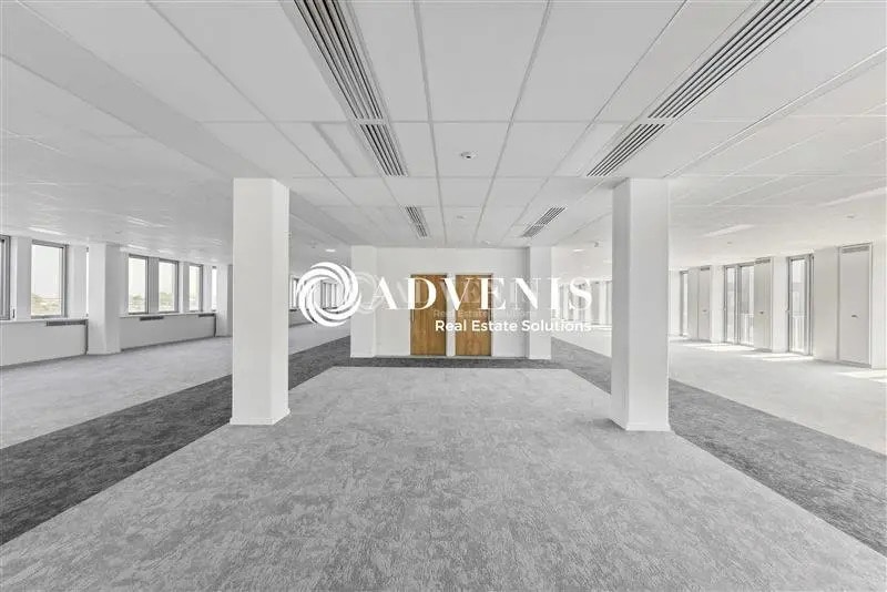 Bureau dans Bobigny à louer - Photo de l’immeuble – Image 2 sur 12