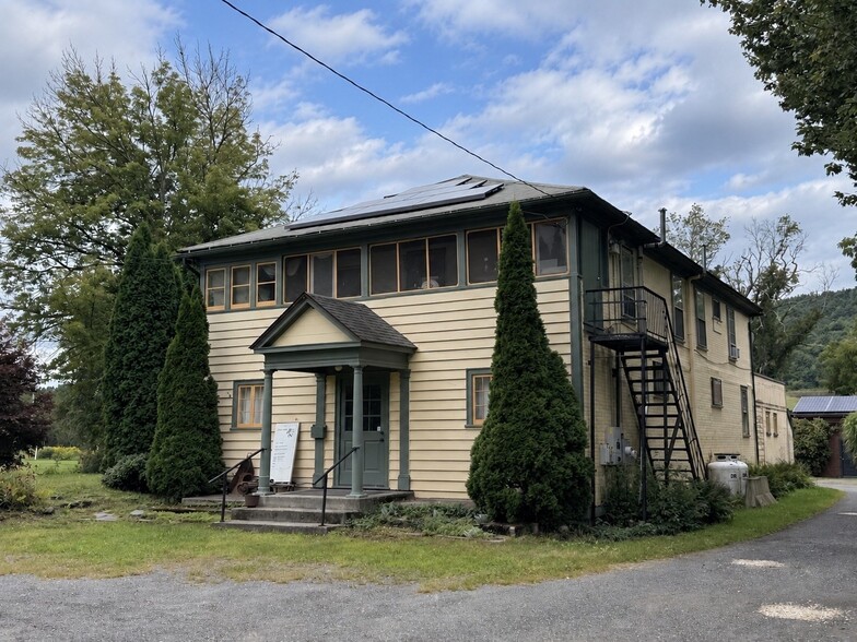 11 South St, Bernardston, MA à vendre - Photo principale – Image 1 sur 29