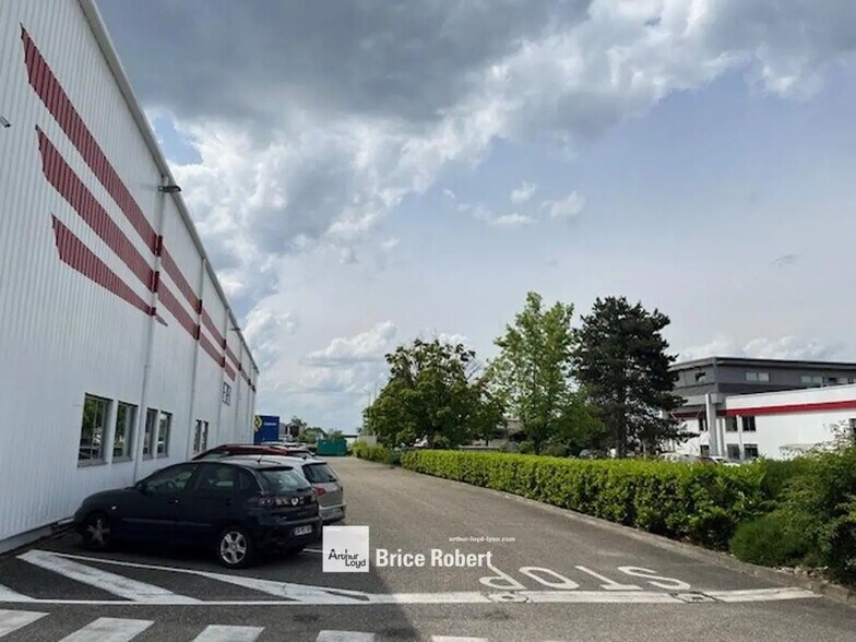 43 Rue Ampère, Chassieu à vendre - Photo de l’immeuble – Image 2 sur 5