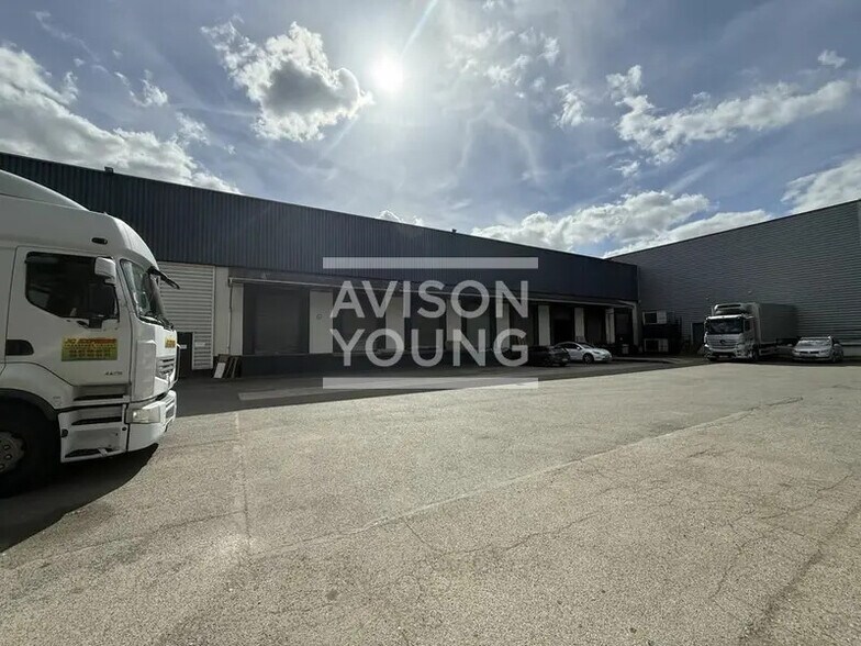 Industriel/Logistique dans Gonesse à louer - Photo de l’immeuble – Image 1 sur 4