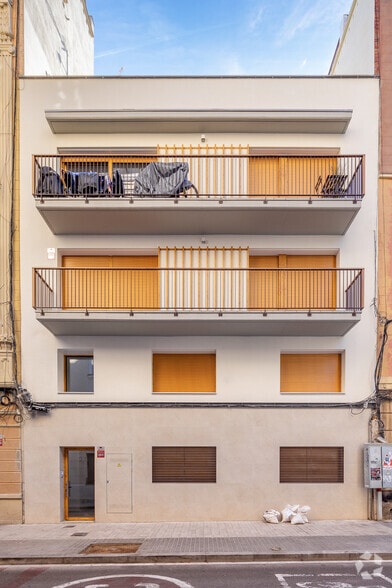 Immeuble residentiel dans Barcelone, Barcelona à vendre - Photo principale – Image 1 sur 2