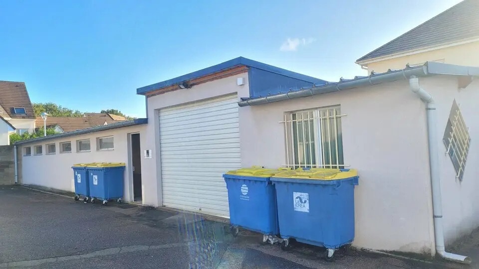 Local d’activités dans Oissel à louer - Photo de l’immeuble – Image 1 sur 6