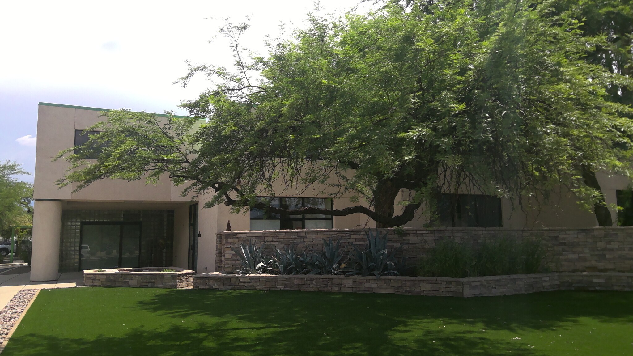6252 E Grant Rd, Tucson, AZ à louer Photo de l’immeuble– Image 1 sur 8