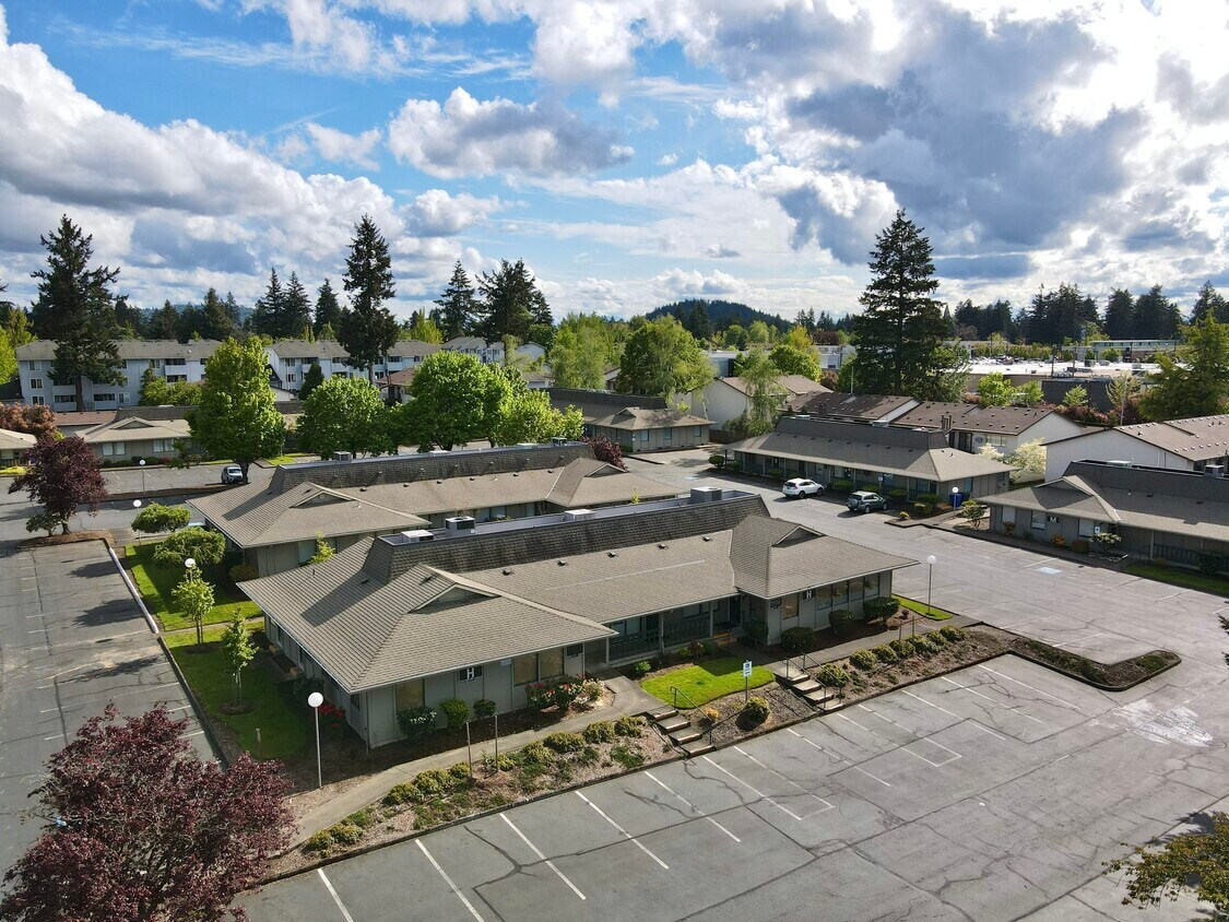 12724 SE Stark St, Portland, OR 97233 - Lot 12724 -  - Photo intérieure - Image 1 of 24