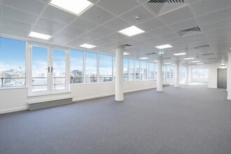 6 Chesterfield Gdns, Londres à louer Photo intérieure– Image 2 sur 2