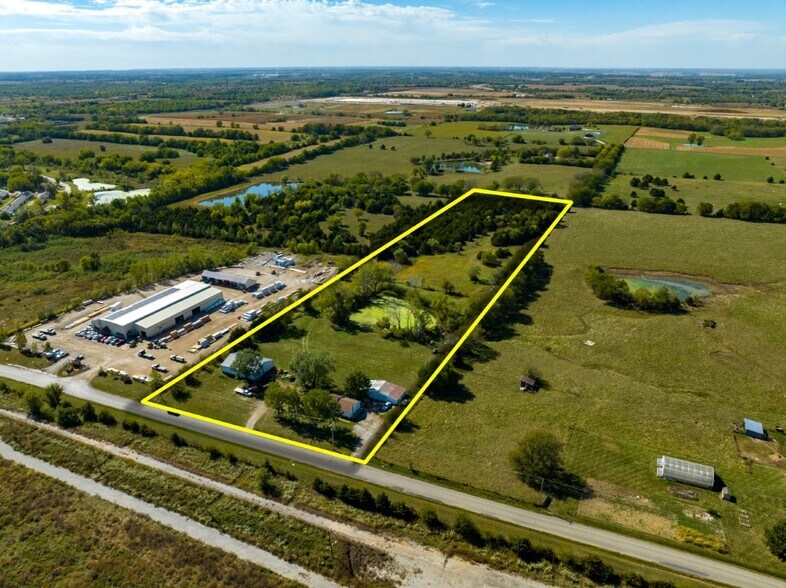 9730 Sunflower Rd, De Soto, KS à vendre - Photo de l’immeuble – Image 2 sur 33
