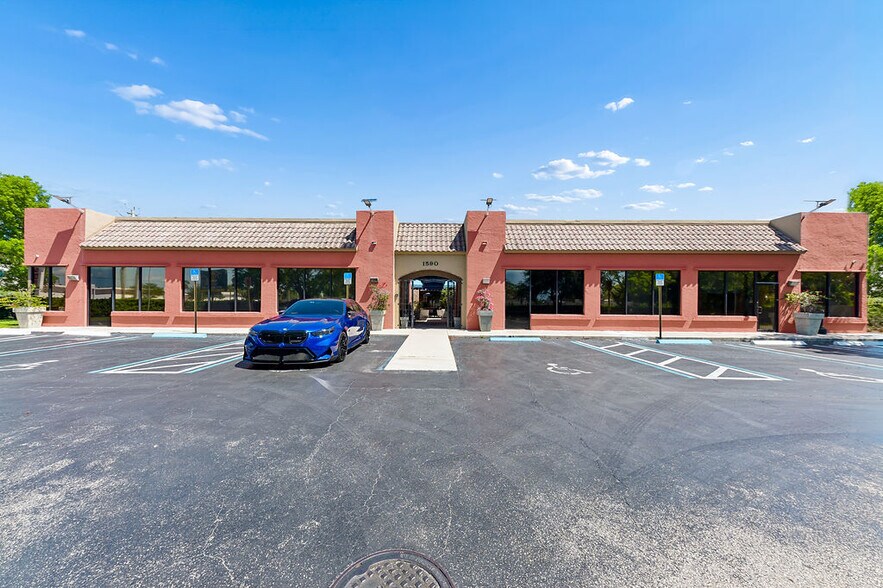 1590 S Congress Ave, West Palm Beach, FL à vendre - Photo de l’immeuble – Image 1 sur 48