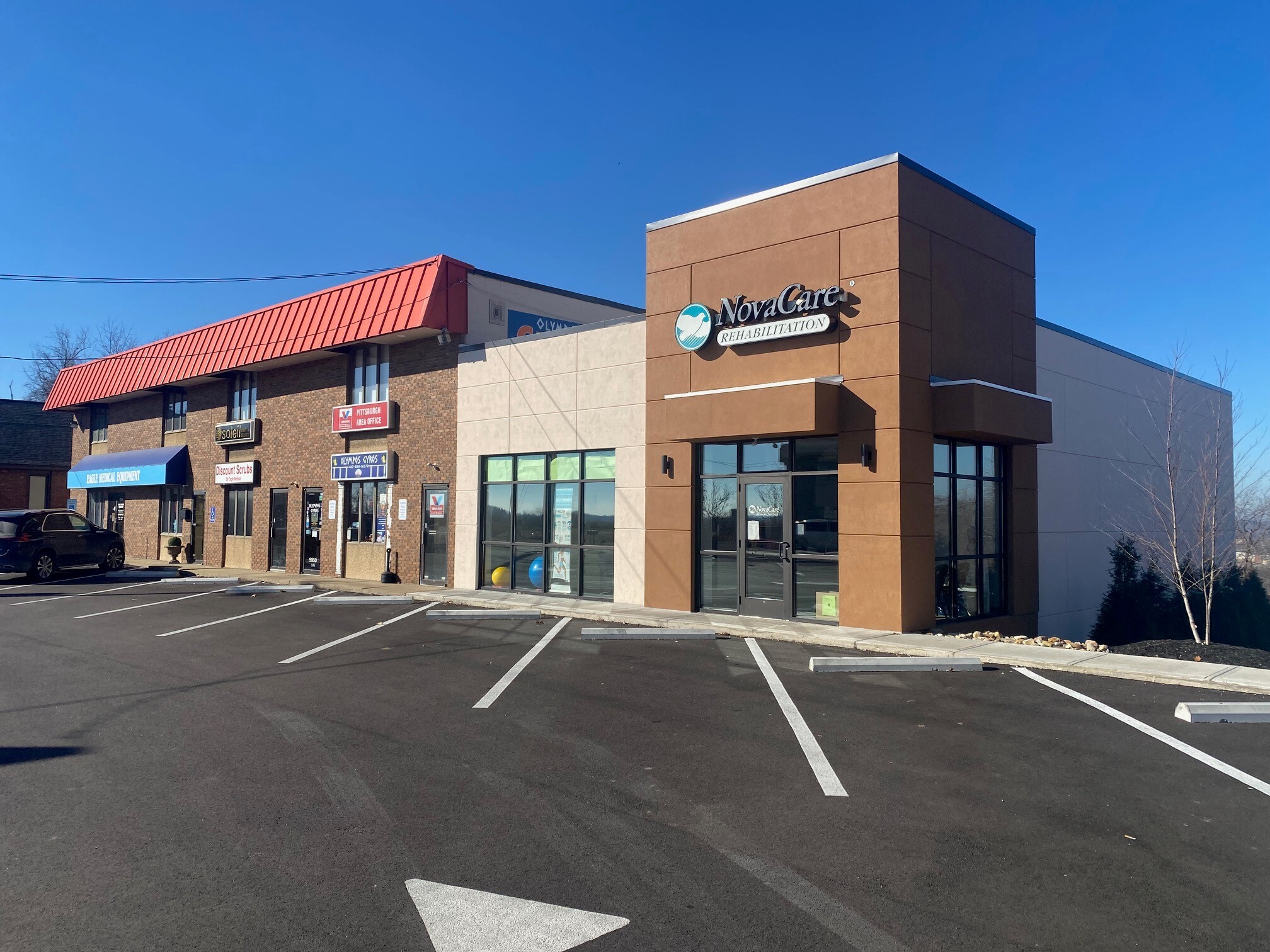 5944 Steubenville Pike, McKees Rocks, PA à louer Photo principale– Image 1 sur 7