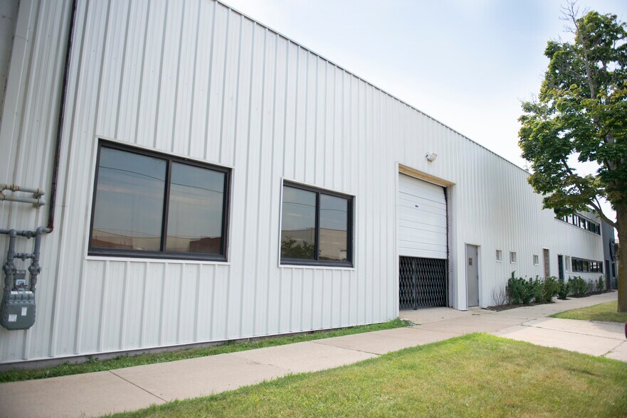 3866-3870 N Fratney St, Milwaukee, WI à louer - Photo de l’immeuble – Image 3 sur 8
