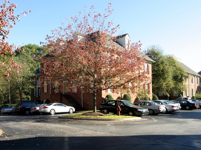 750 Hammond Dr NE, Atlanta, GA à vendre - Photo principale – Image 1 sur 1