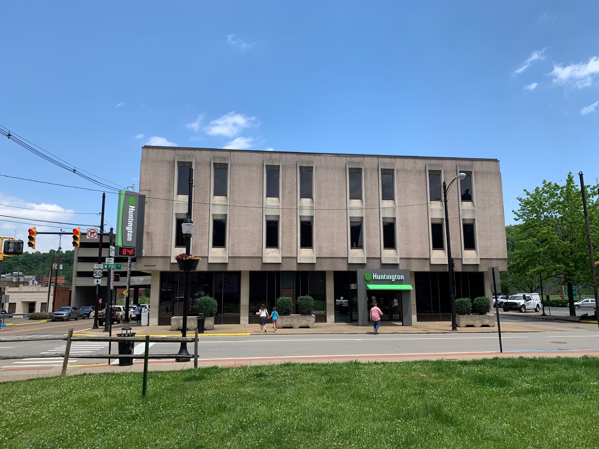 230 W Pike St, Clarksburg, WV à louer Photo de l’immeuble– Image 1 sur 6