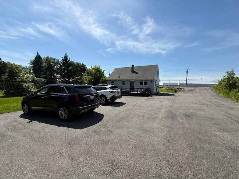 5774 S Bay Rd, Cicero, NY à vendre - Photo de l’immeuble – Image 3 sur 14