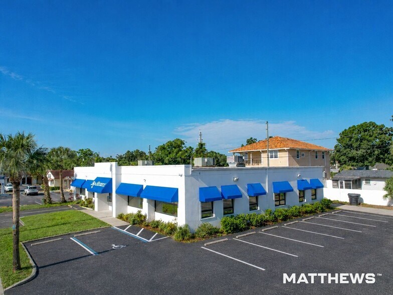 8440 4th St N, Saint Petersburg, FL à vendre - Photo de l’immeuble – Image 1 sur 3