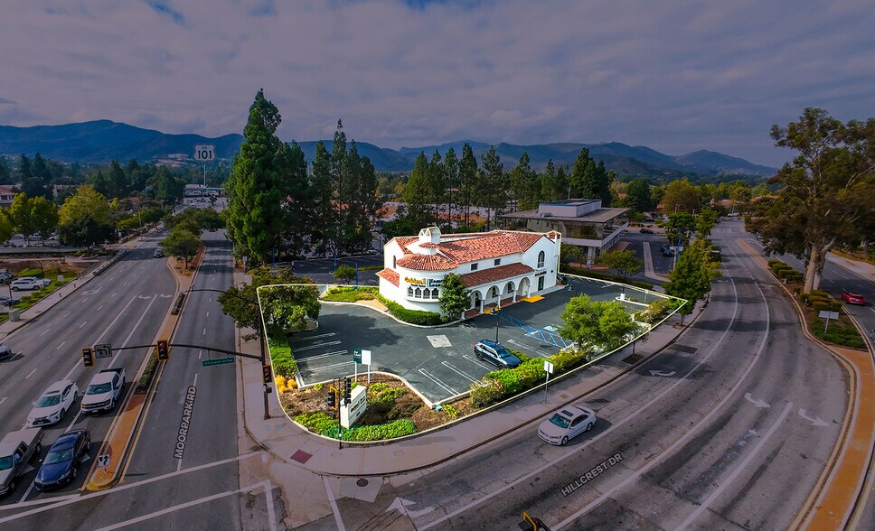 125 N Moorpark Rd, Thousand Oaks, CA à vendre - Aérien – Image 1 sur 6
