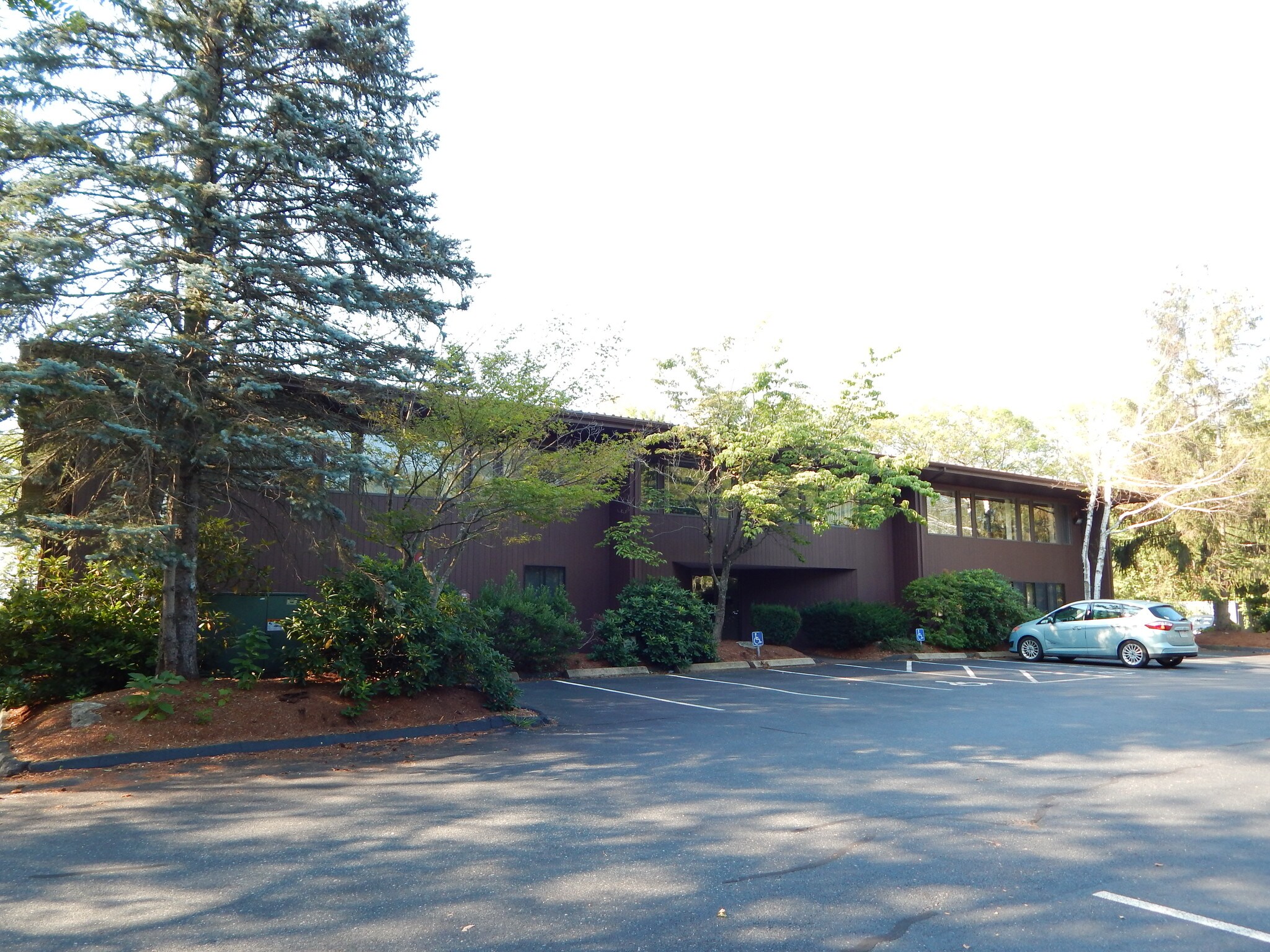 409 Fortune Blvd, Milford, MA à louer Photo de l’immeuble– Image 1 sur 12