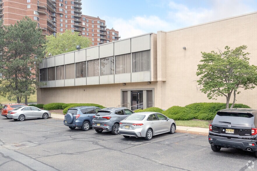 1111 Secaucus Rd, Secaucus, NJ à louer - Photo de l’immeuble – Image 2 sur 5