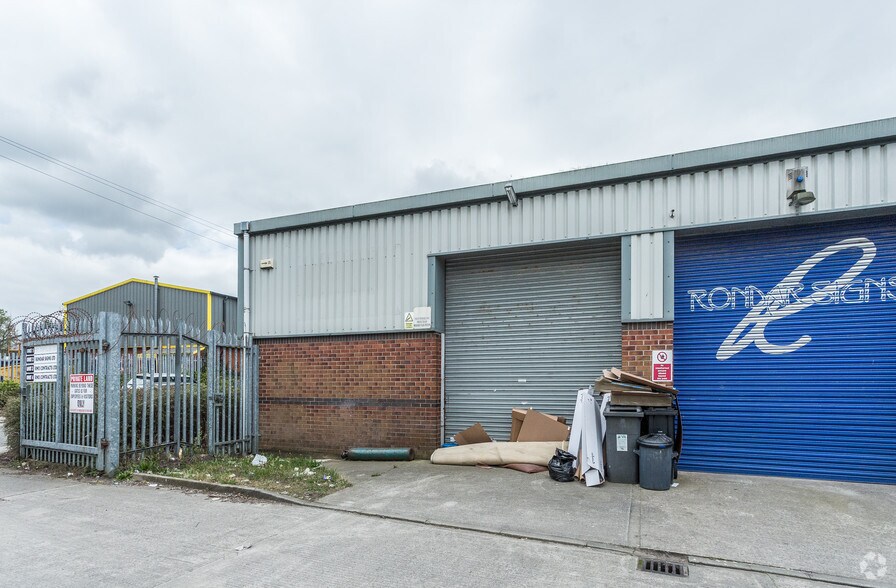 17 Outram Rd, Dukinfield à louer - Photo de l’immeuble – Image 2 sur 7