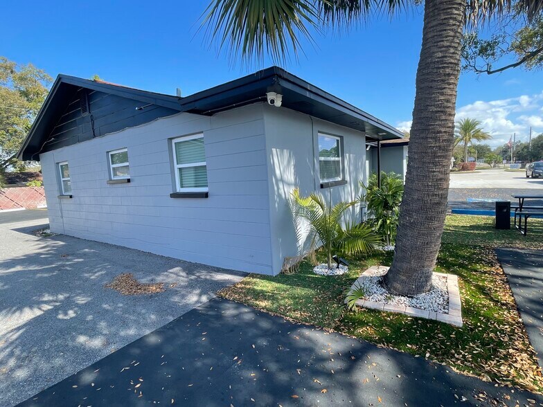 5115 Memorial Hwy, Tampa, FL à vendre - Photo de l’immeuble – Image 3 sur 23