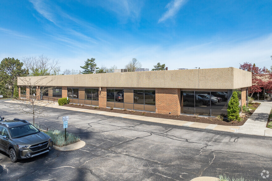 4450 Cranwood Pky, Warrensville Heights, OH à vendre - Photo principale – Image 1 sur 15