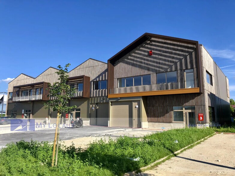 Local d’activités dans Cormeilles-en-Parisis à louer - Photo de l’immeuble – Image 3 sur 5