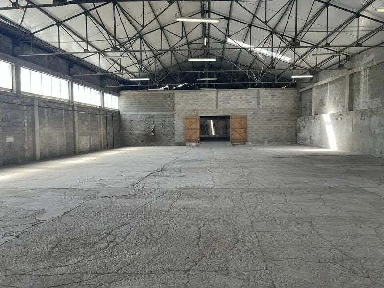 Local d’activités dans Gémenos à louer - Photo intérieure – Image 2 sur 10