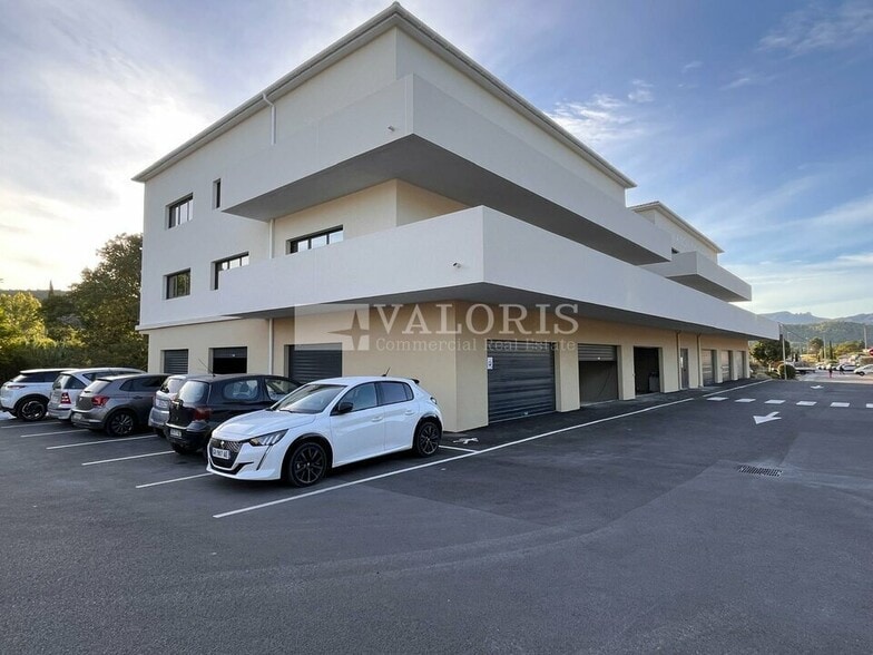 220 Avenue Des Marronniers, La Destrousse à louer - Photo de l’immeuble – Image 2 sur 11