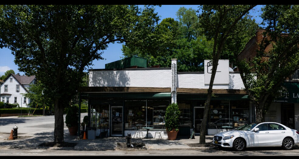 189-01 Crocheron Ave, Flushing, NY à vendre - Photo de l’immeuble – Image 1 sur 6