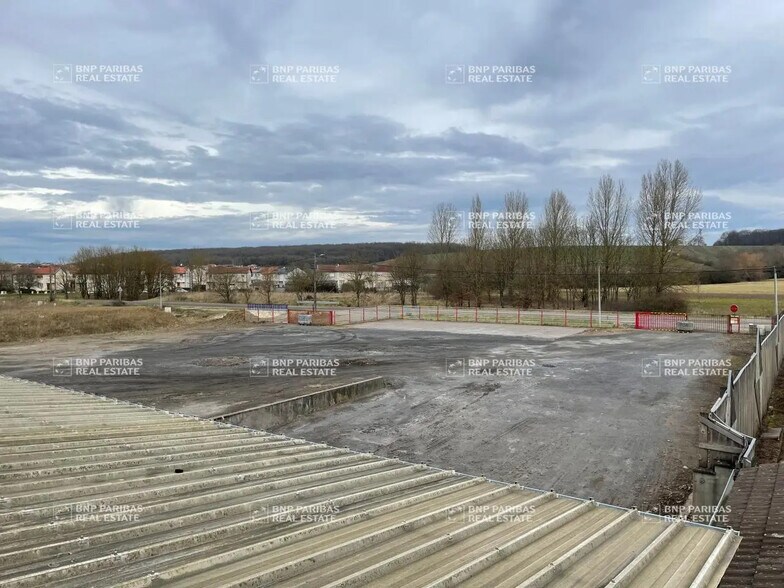 Local d'activités dans Bertrange à vendre - Photo de l’immeuble – Image 2 sur 17