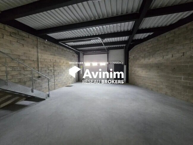 Plus de détails pour Local d'activités, Industriel/Logistique à louer