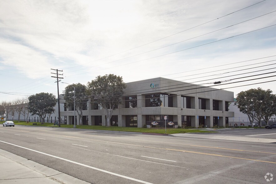 601 S Acacia Ave, Fullerton, CA à louer - Photo principale – Image 1 sur 8