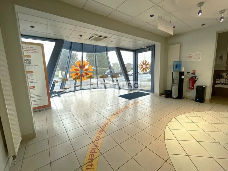 Local d'activités dans Beautor à vendre - Hall d’entrée – Image 2 sur 8