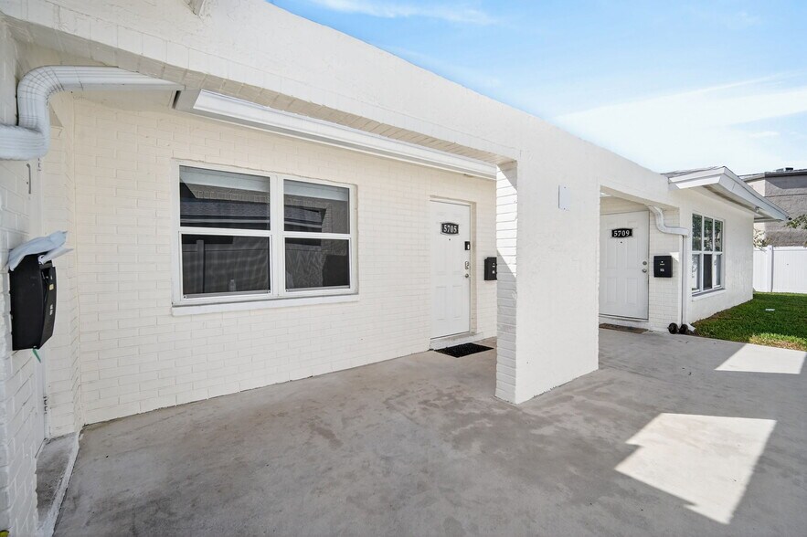 Lauderhill Triplex Portfolio portefeuille de 4 biens à vendre sur LoopNet.fr - Photo de l’immeuble – Image 2 sur 29