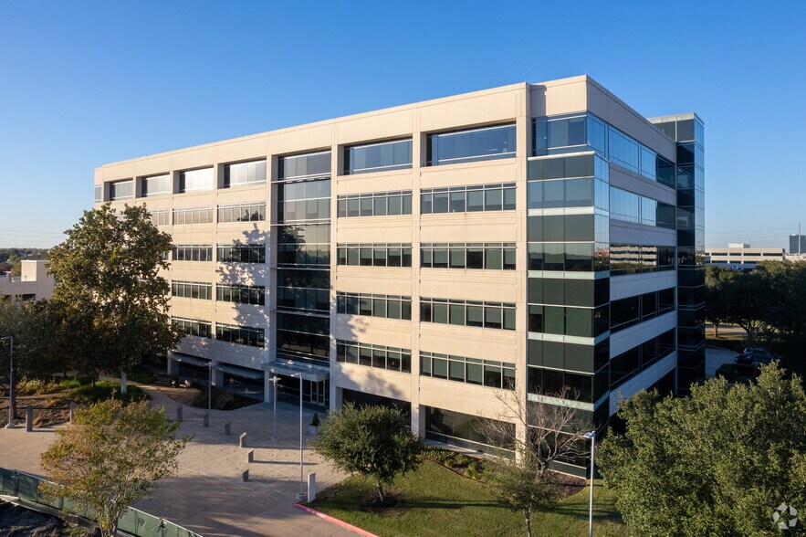 6002 Rogerdale Rd, Houston, TX à louer - Photo principale – Image 1 sur 26