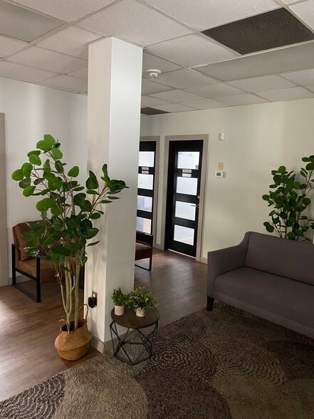 2337 Victory Pky, Cincinnati, OH à louer - Hall d’entrée – Image 3 sur 5