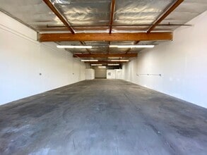 330 S Pacific St, San Marcos, CA à louer Photo de l’immeuble– Image 1 sur 10