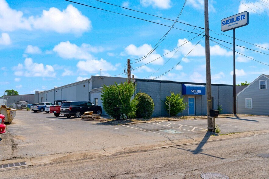 4415 Poplar Level Rd, Louisville, KY à vendre - Photo de l’immeuble – Image 1 sur 13
