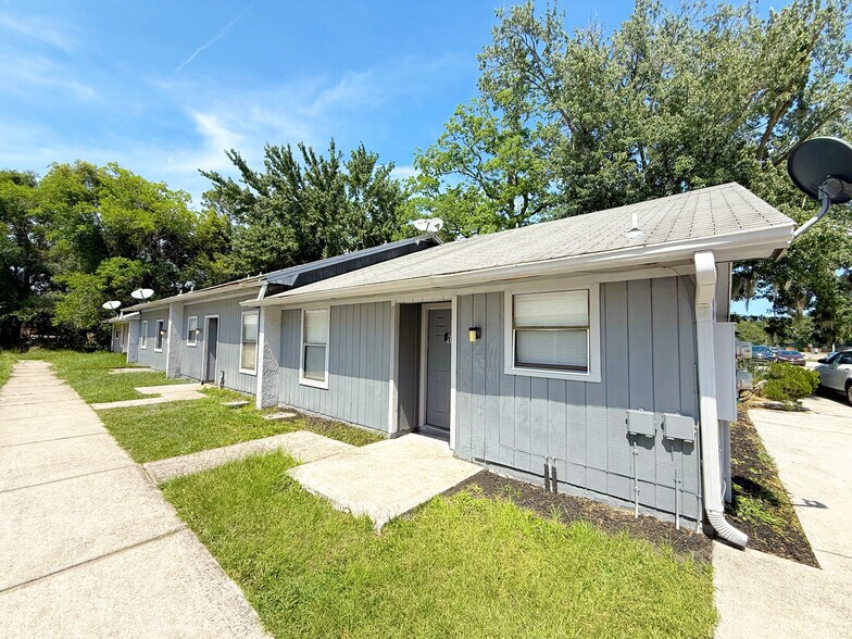 7631 Indian Lakes Dr, Jacksonville, FL à vendre - Photo de l’immeuble – Image 1 sur 8