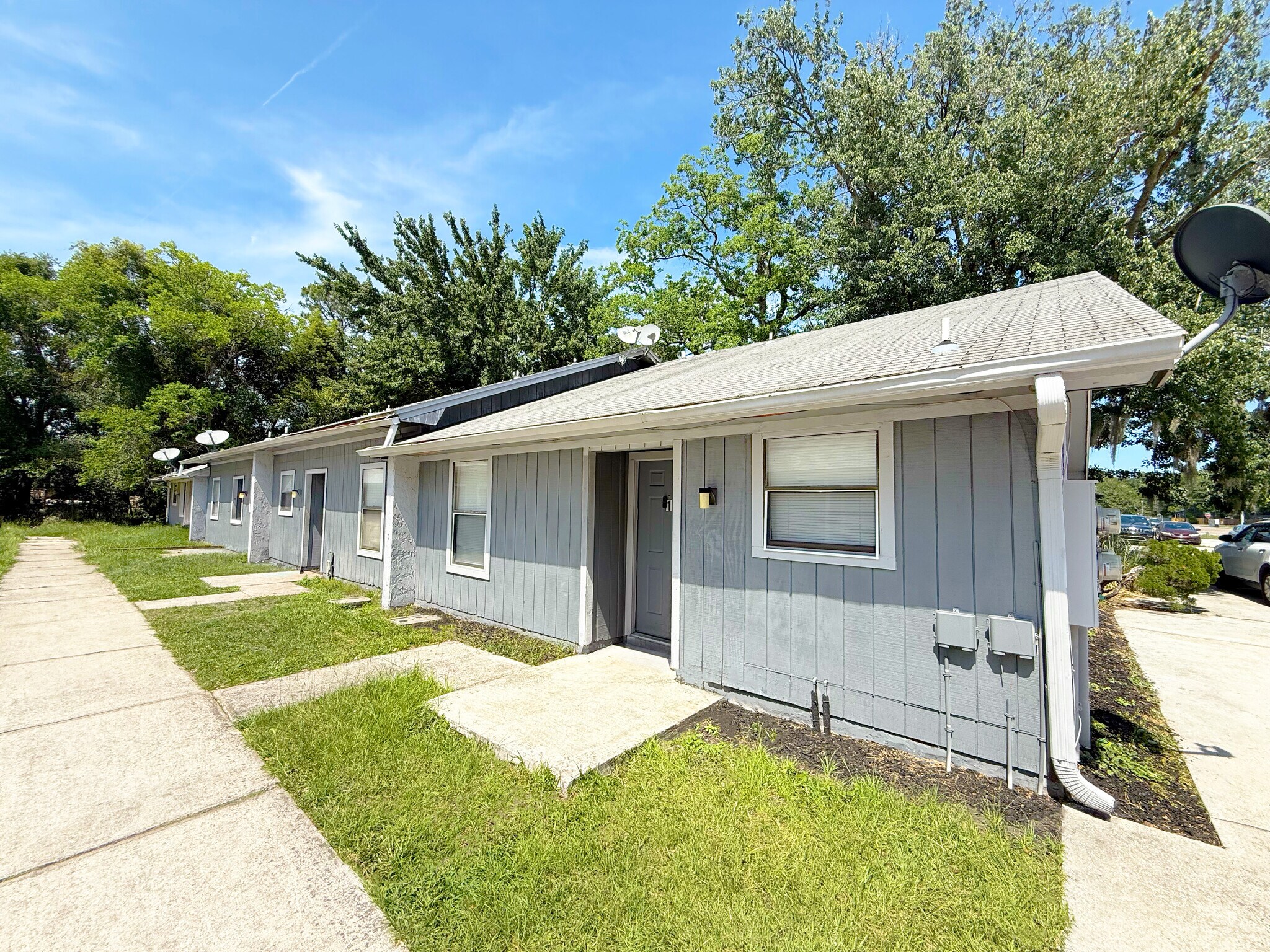 7631 Indian Lakes Dr, Jacksonville, FL à vendre Photo de l’immeuble– Image 1 sur 9