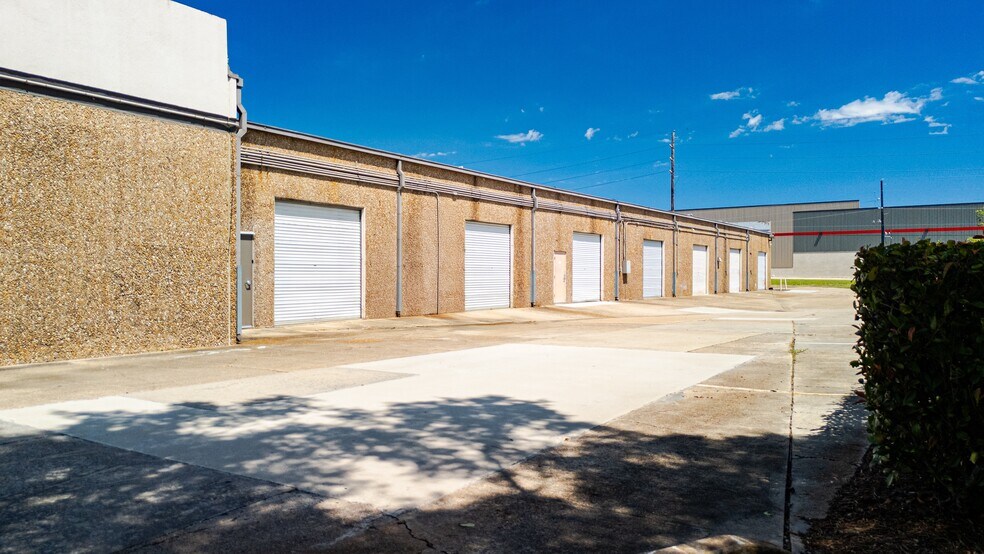4230-4246 Bluebonnet Dr, Stafford, TX à louer - Photo de l’immeuble – Image 2 sur 6