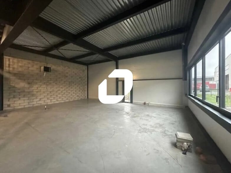 Bureau dans Montmagny à louer - Photo de l’immeuble – Image 1 sur 9